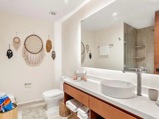 아파트 Luxury Studio - Stunning Pool View & Amenities 툴룸