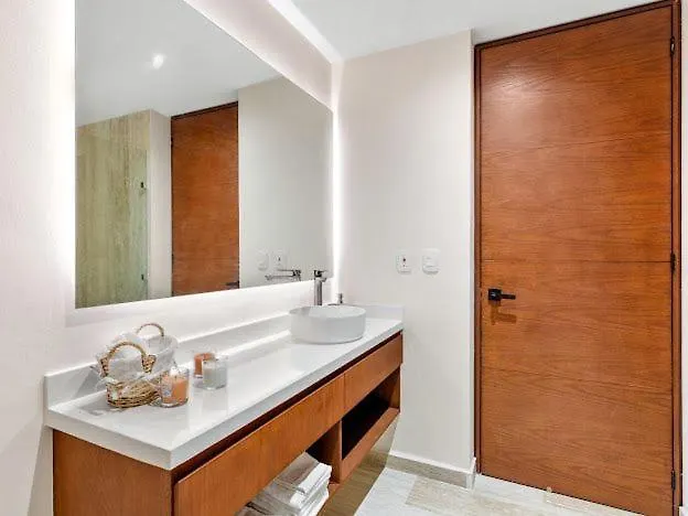 Luxury Studio - Stunning Pool View & Amenities 툴룸