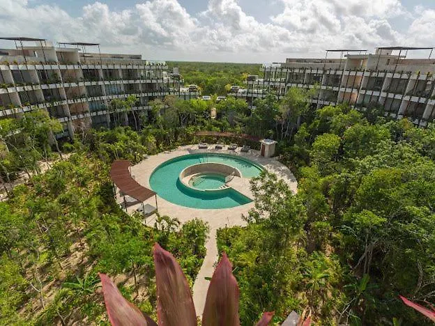 Luxury Studio - Stunning Pool View & Amenities 툴룸