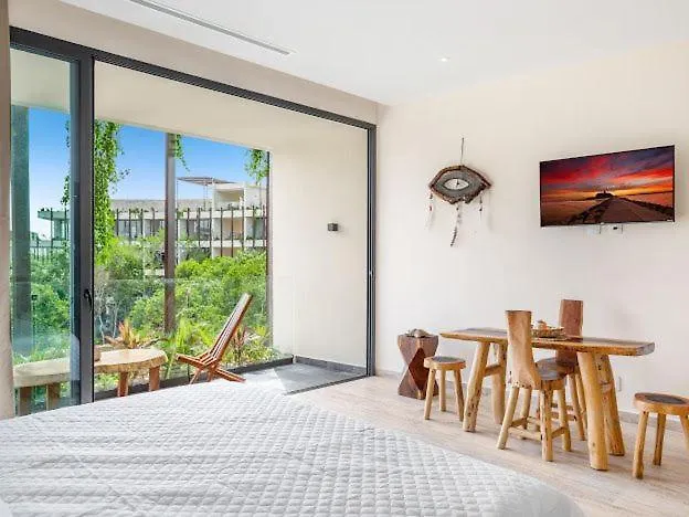 Luxury Studio - Stunning Pool View & Amenities 툴룸 아파트